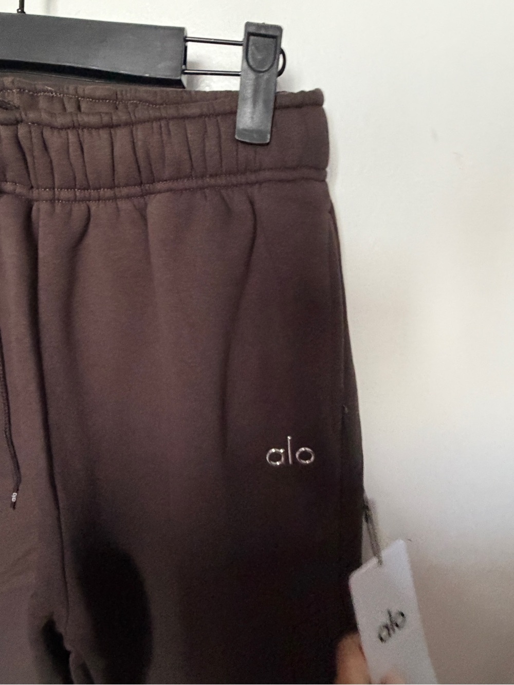 NWT Alo Yoga Accolade Straight Leg Sweatpant - Espresso - Picture 6 of 9